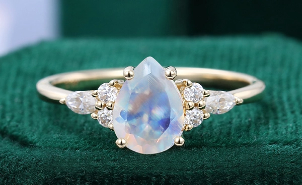 Why Moonstone Is the Top Choice for Minimalist Jewelry Lovers
