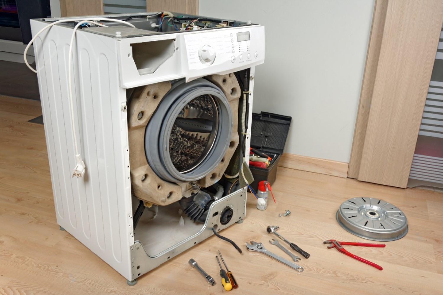 What Dubai’s Weather Does to Your Laundry Equipment
